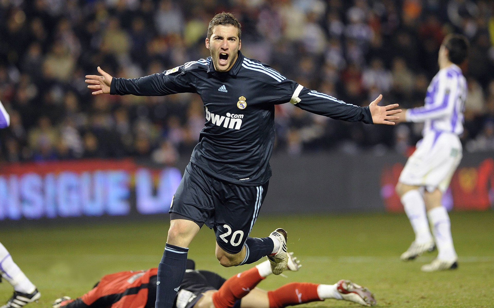 世界杯战火纷飞:场场激战,高潮不断,世界杯之战