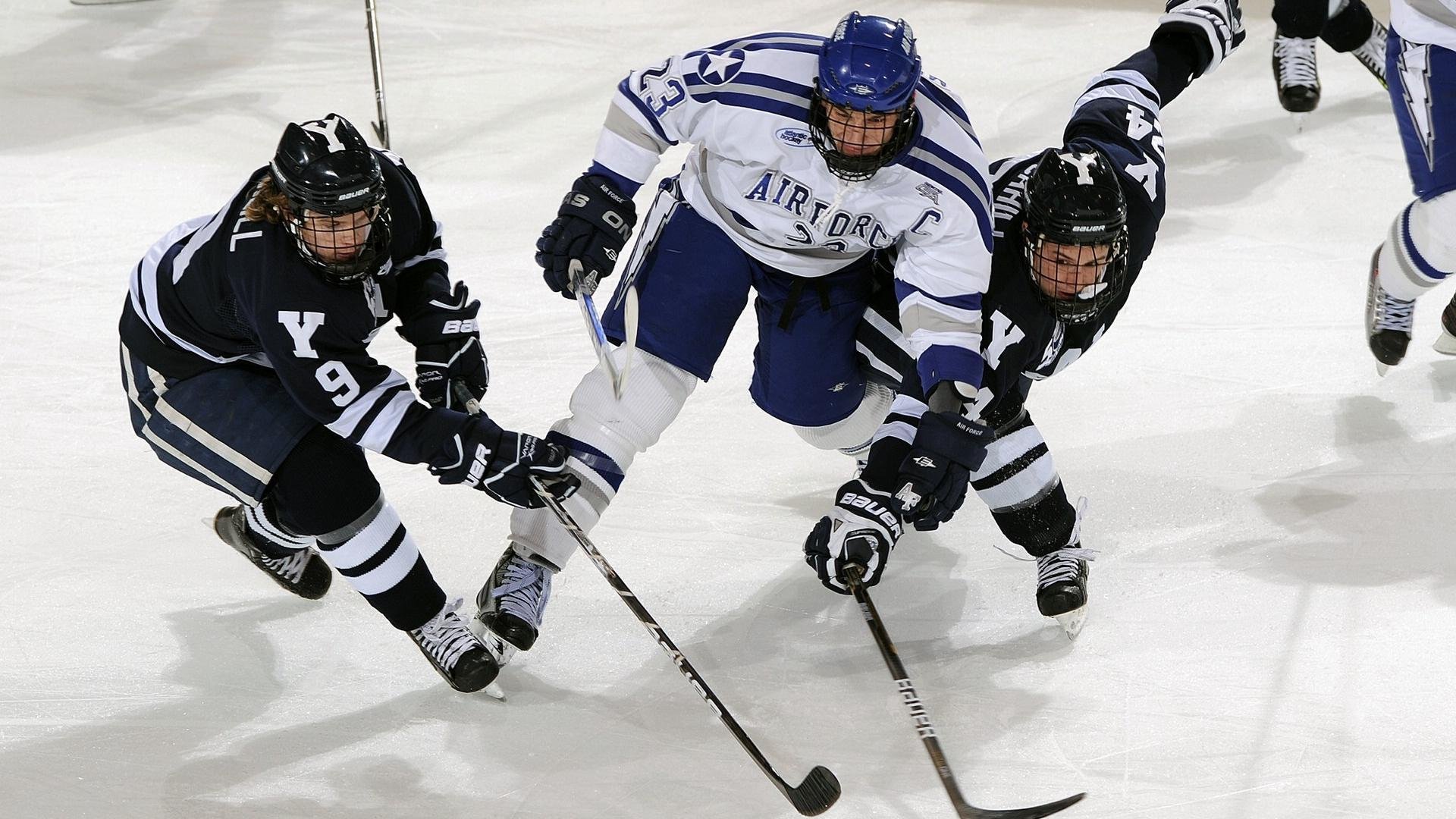 爱游戏电竞全站-国家队训练营引进模拟裁判系统提升判罚应对能力，国家队训练基地在哪里